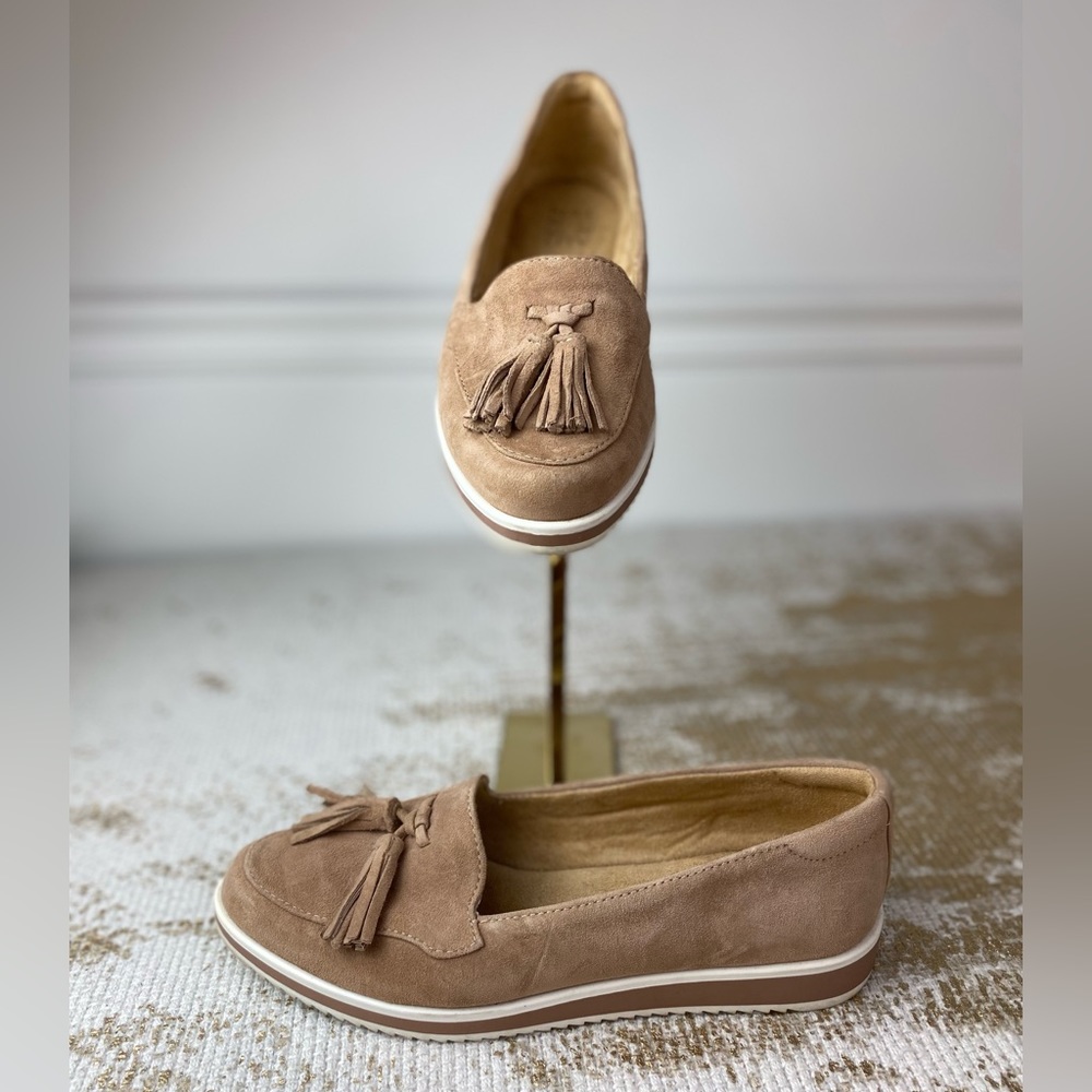 NATURALIZER Tan Suede Tassel Loafers | Size 7W